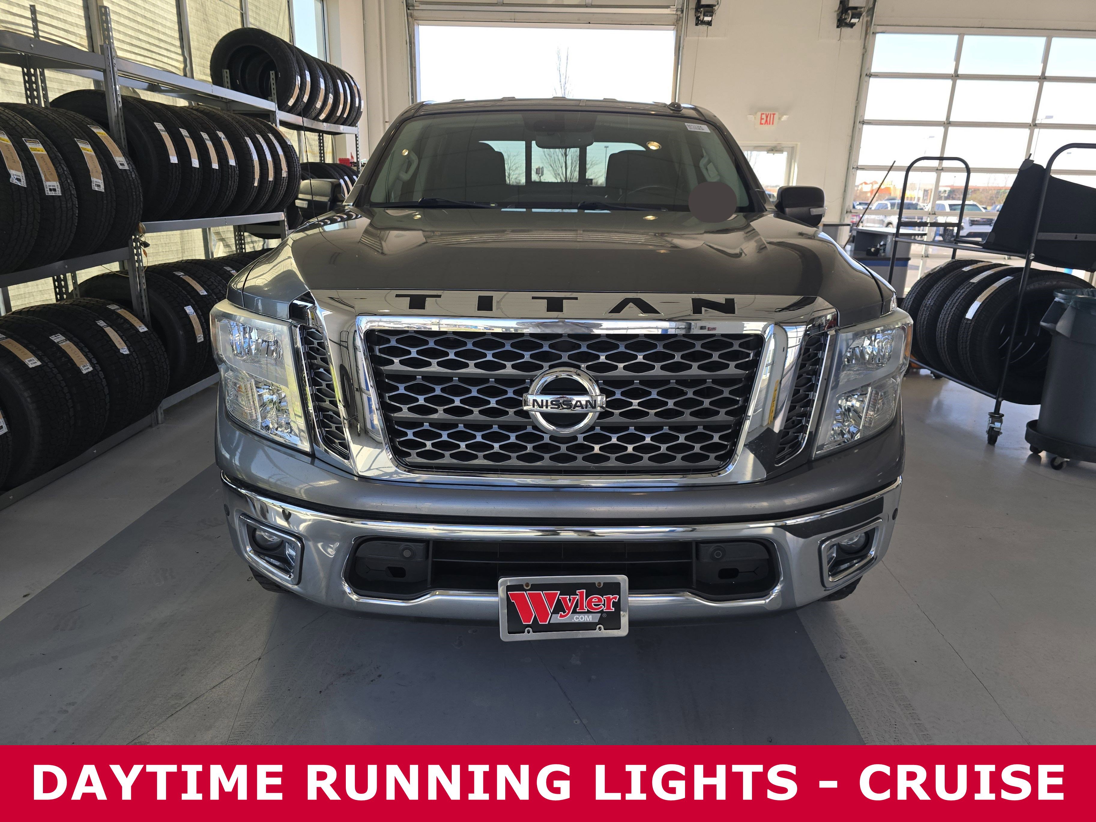 Used 2017 Nissan Titan SV RWD image 2