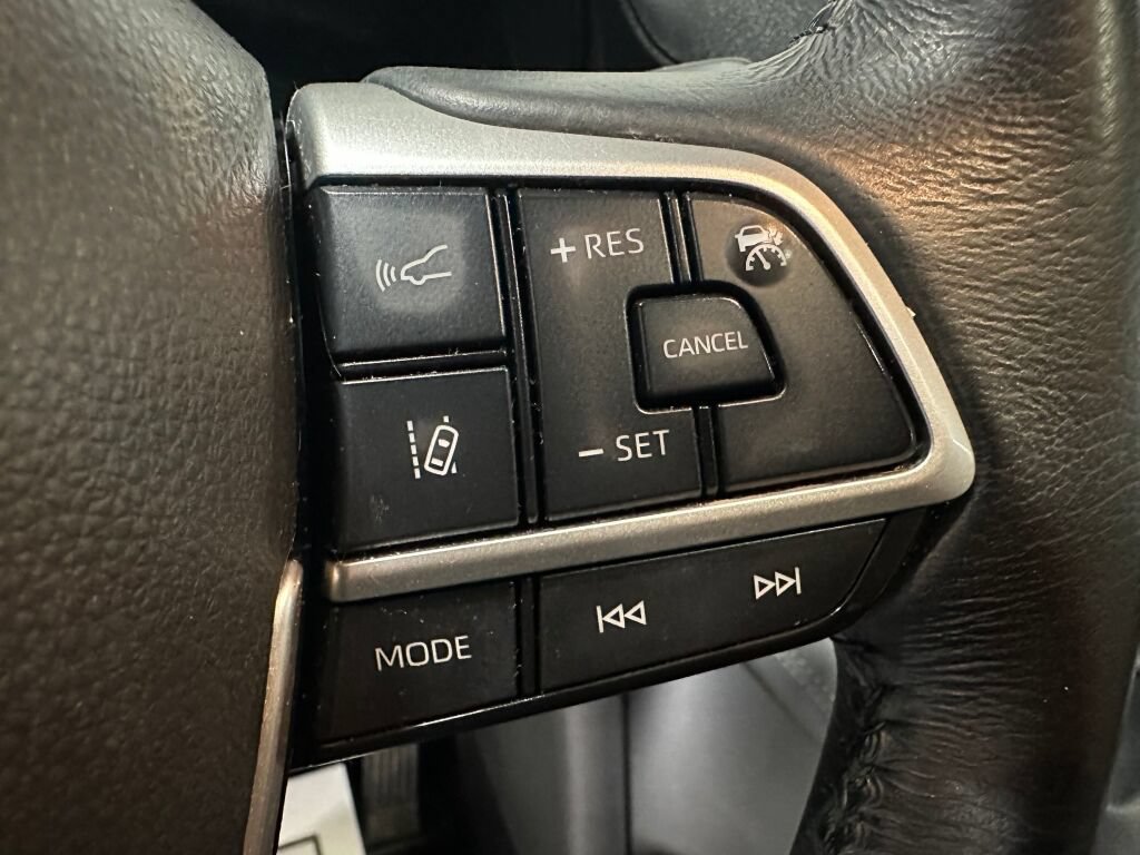 Used 2024 Toyota Sienna XLE AWD/4WD image 16