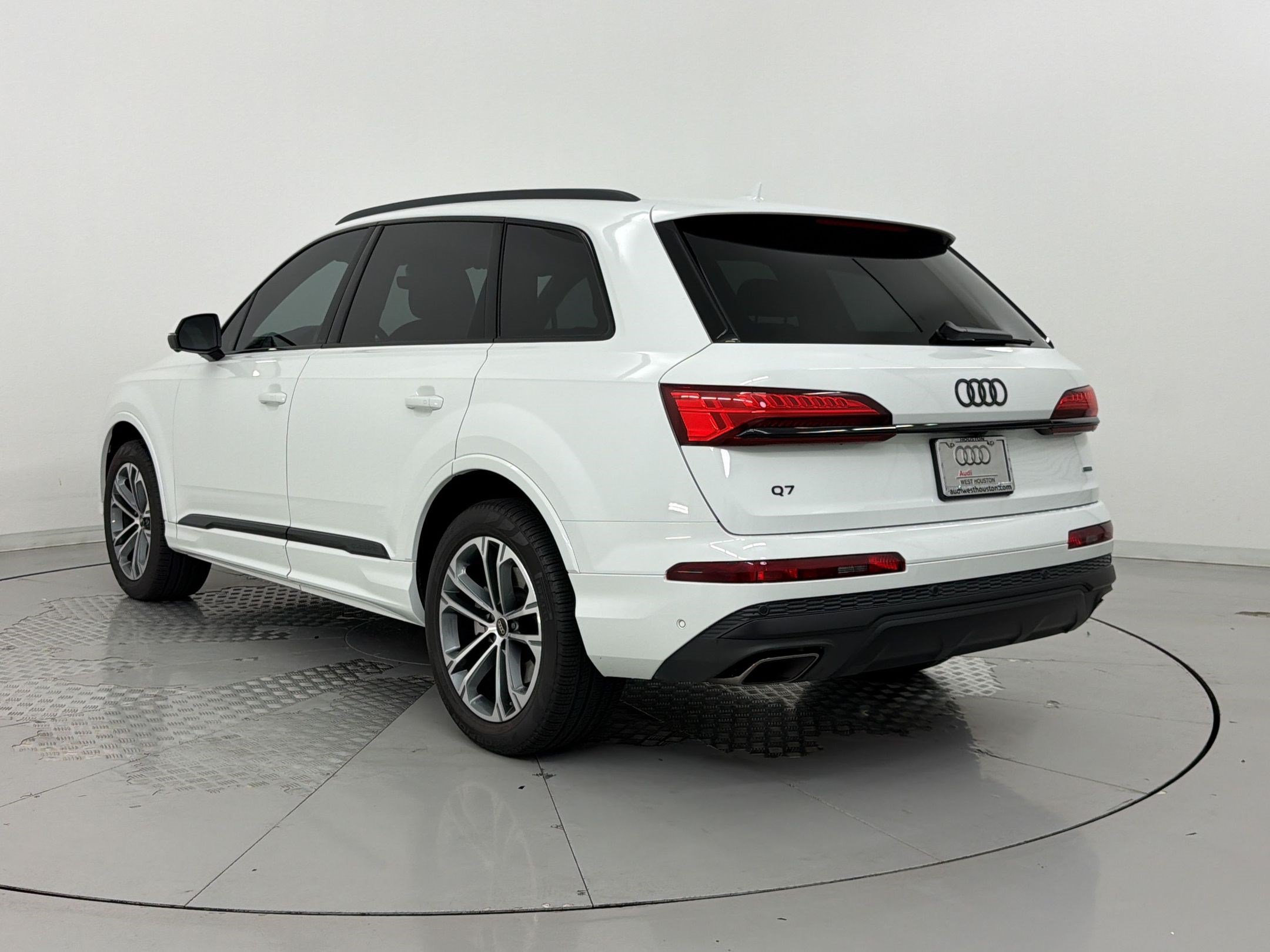 Certified 2026 Audi Q7 3.0T Premium w/ Convenience Plus Package AWD/4WD image 3