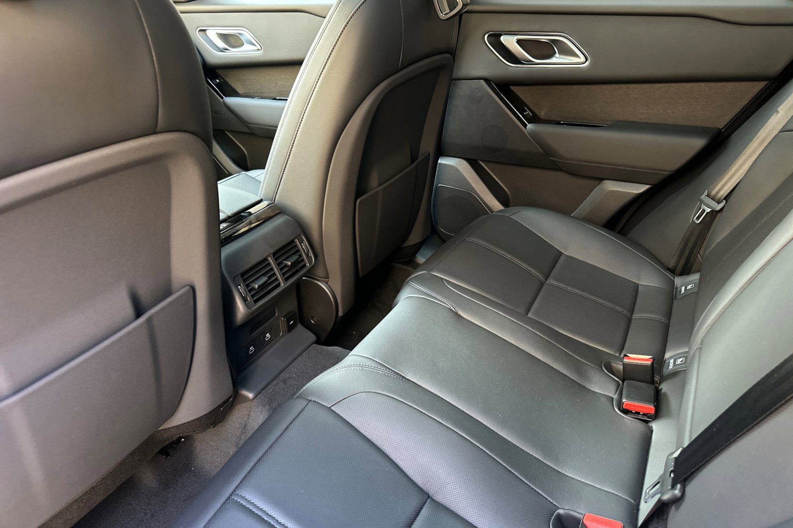 New 2026 Land Rover Range Rover Velar Dynamic SE image 12