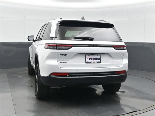 New 2025 Jeep Grand Cherokee Altitude image 10