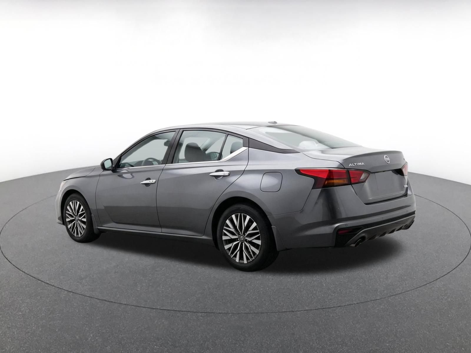 Used 2025 Nissan Altima 2.5 SV FWD image 6