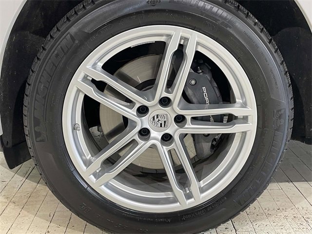 Used 2025 Porsche Macan image 11