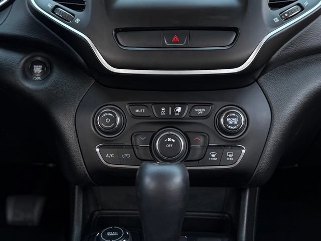 Used 2019 Jeep Cherokee Latitude Plus AWD/4WD image 21