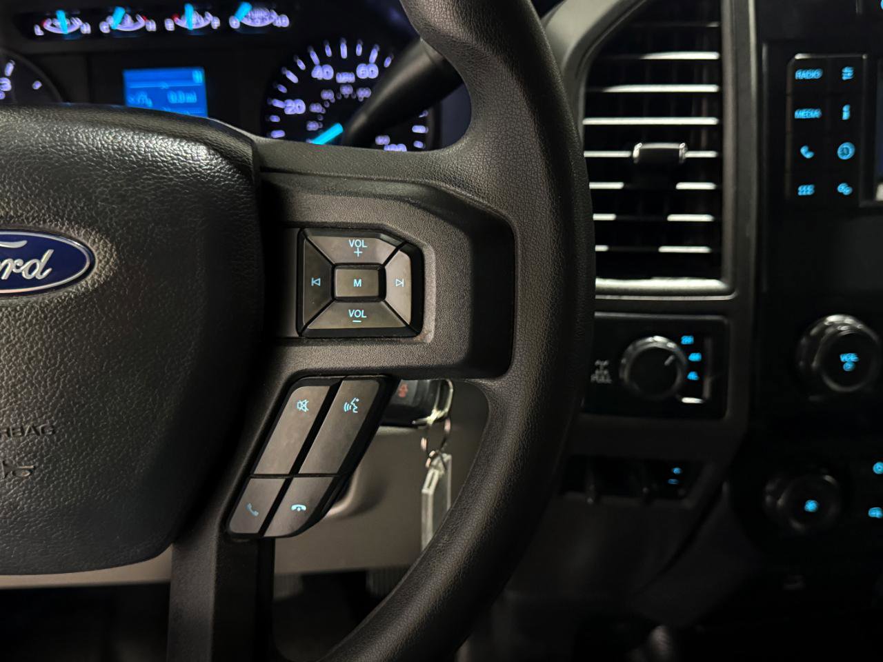 Used 2022 Ford F250 XL w/ Power Equipment Group AWD/4WD image 19