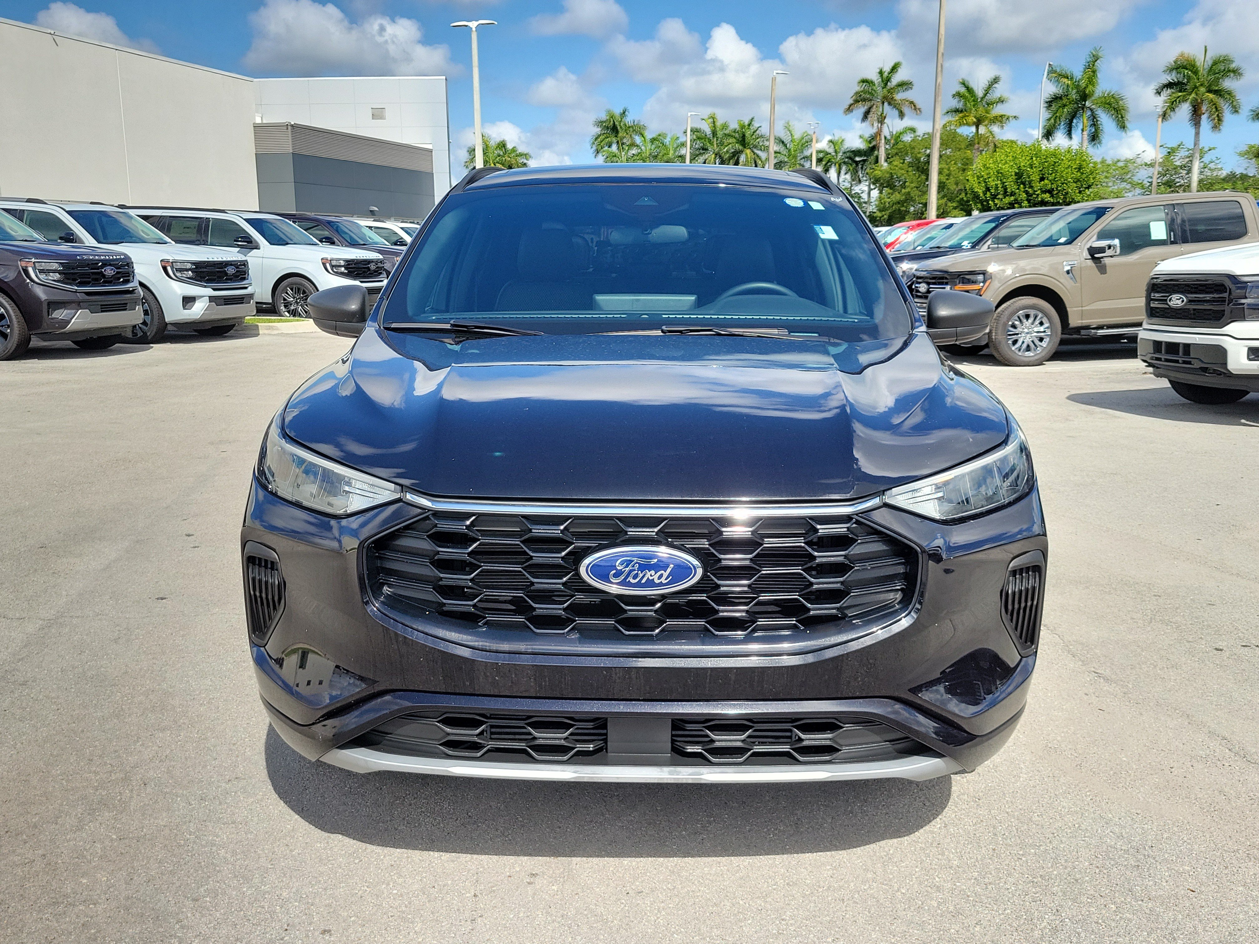Used 2024 Ford Escape ST-Line w/ Tech Pack #1 FWD image 2