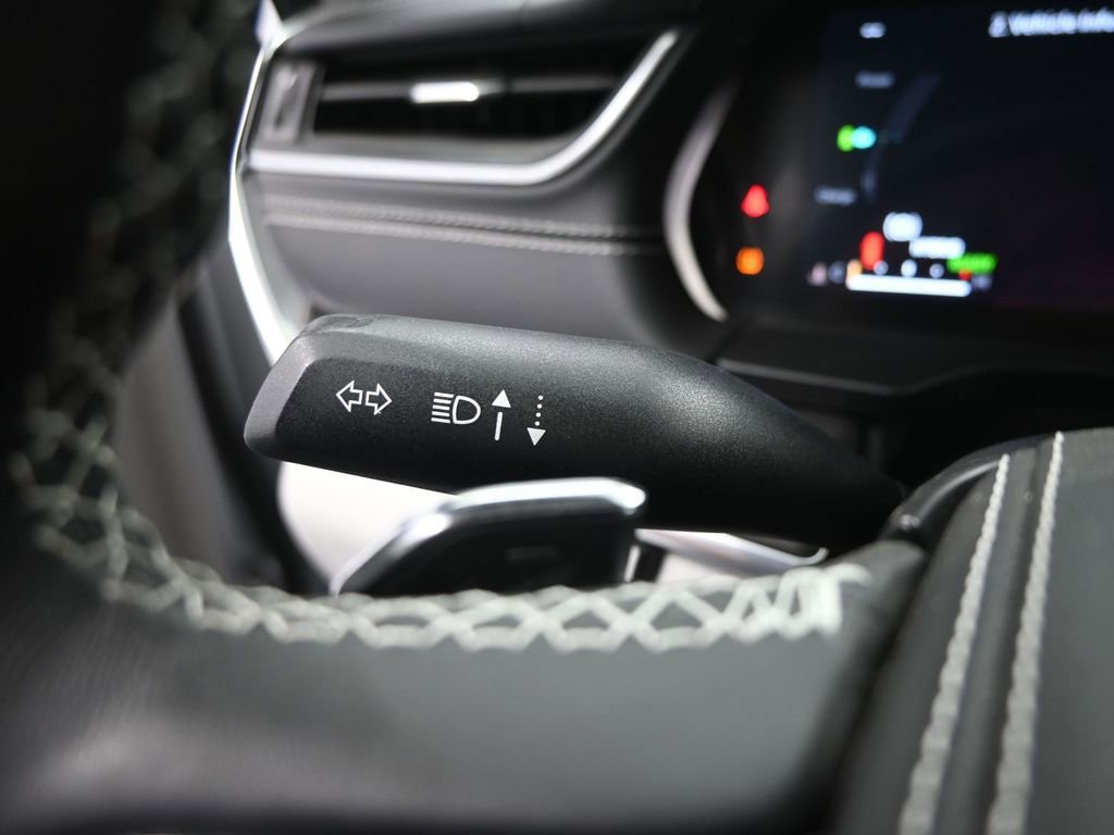 Used 2022 Jeep Grand Cherokee Overland w/ Advanced Protech Group III image 18