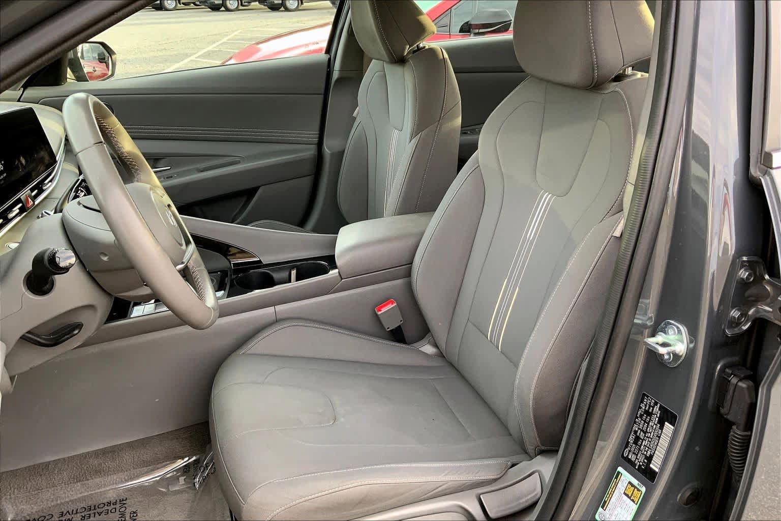 Used 2025 Hyundai Elantra SEL FWD image 8