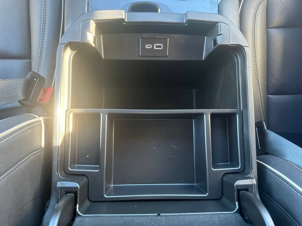 Used 2025 GMC Yukon Elevation AWD/4WD image 6