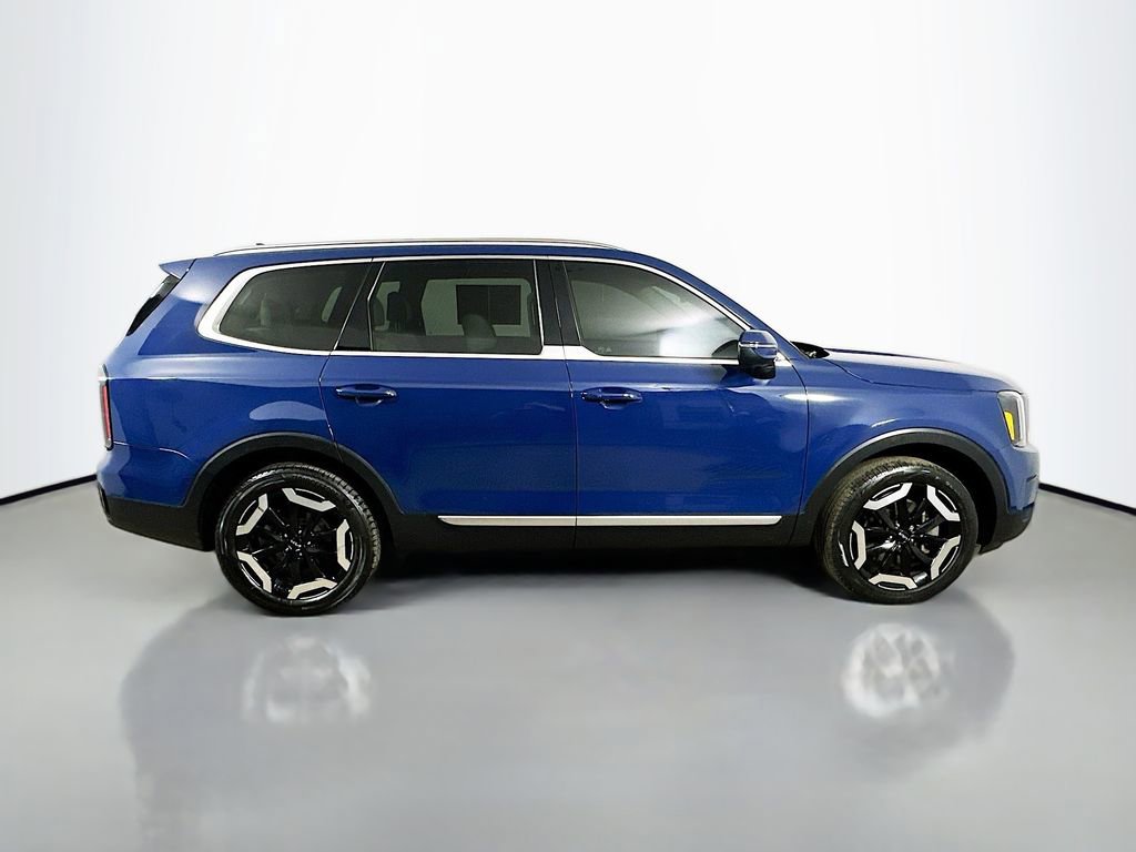 Used 2023 Kia Telluride EX w/ EX Captain's Chair Package image 7