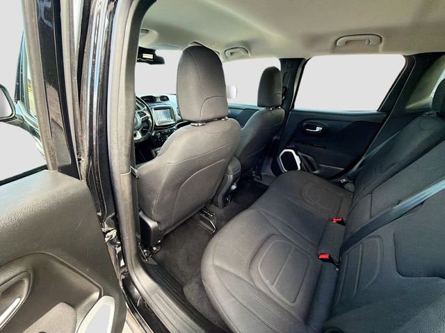 Used 2019 Jeep Renegade Latitude w/ Cold Weather Group image 23