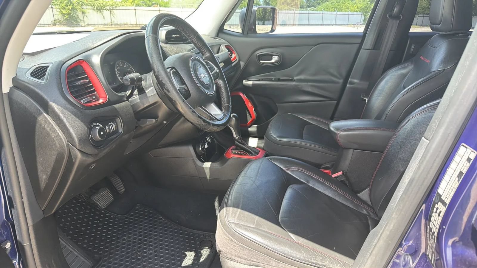 Used 2016 Jeep Renegade Trailhawk w/ Premium Trailhawk Package AWD/4WD image 12