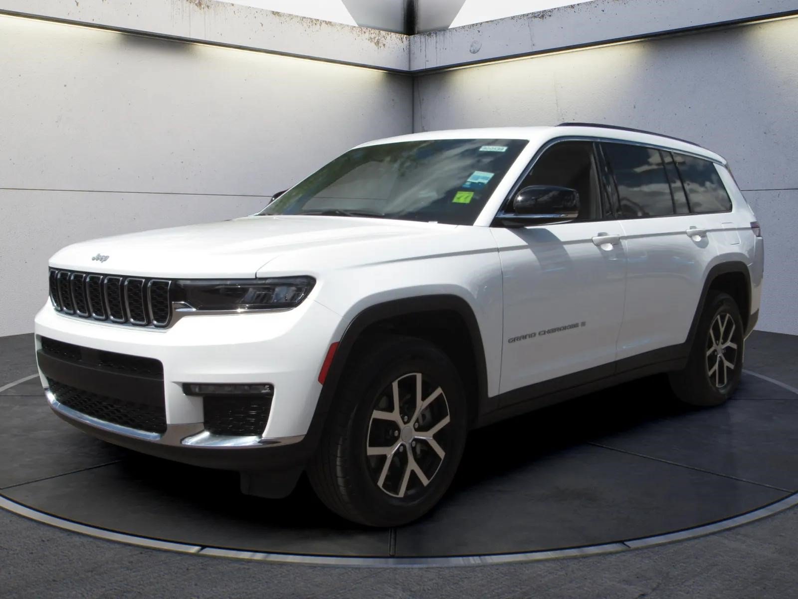 Used 2025 Jeep Grand Cherokee L Limited AWD/4WD image 1