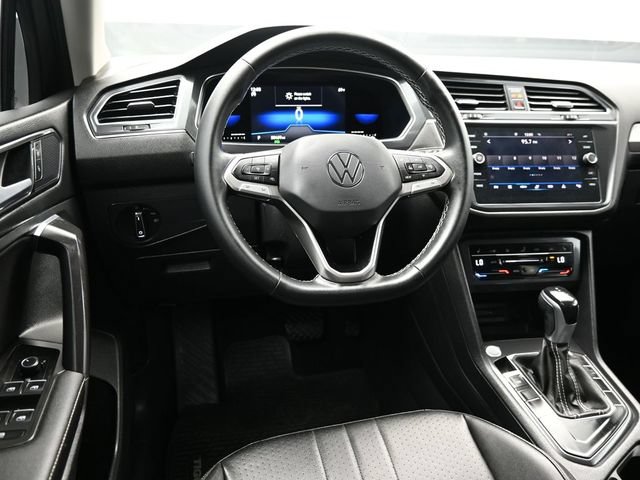 Used 2022 Volkswagen Tiguan SE FWD image 18