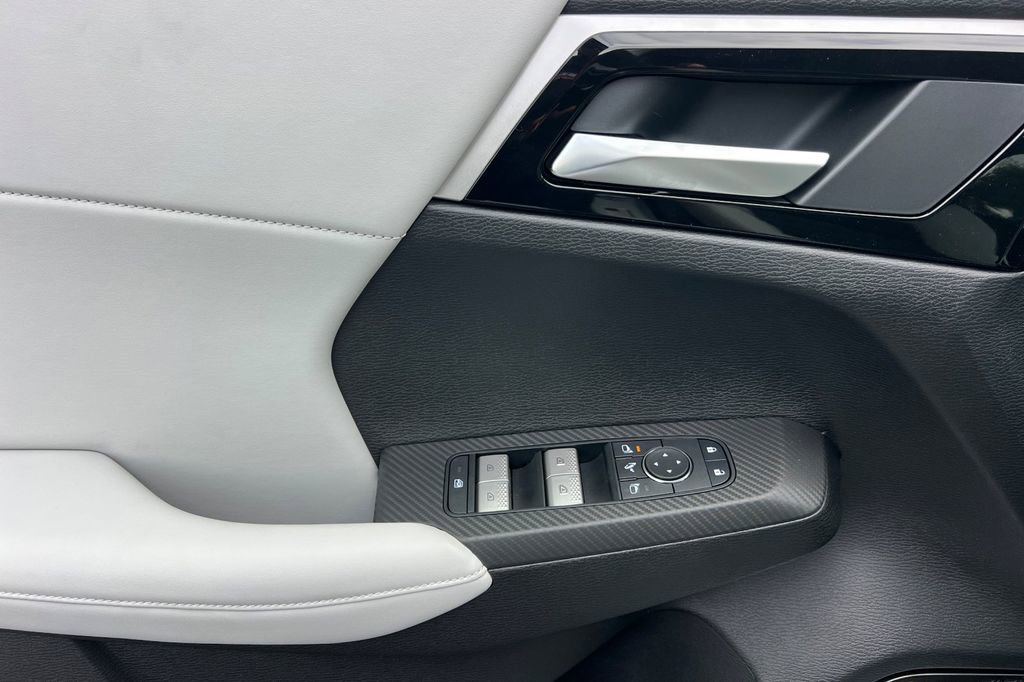 New 2026 Mitsubishi Outlander SE image 12