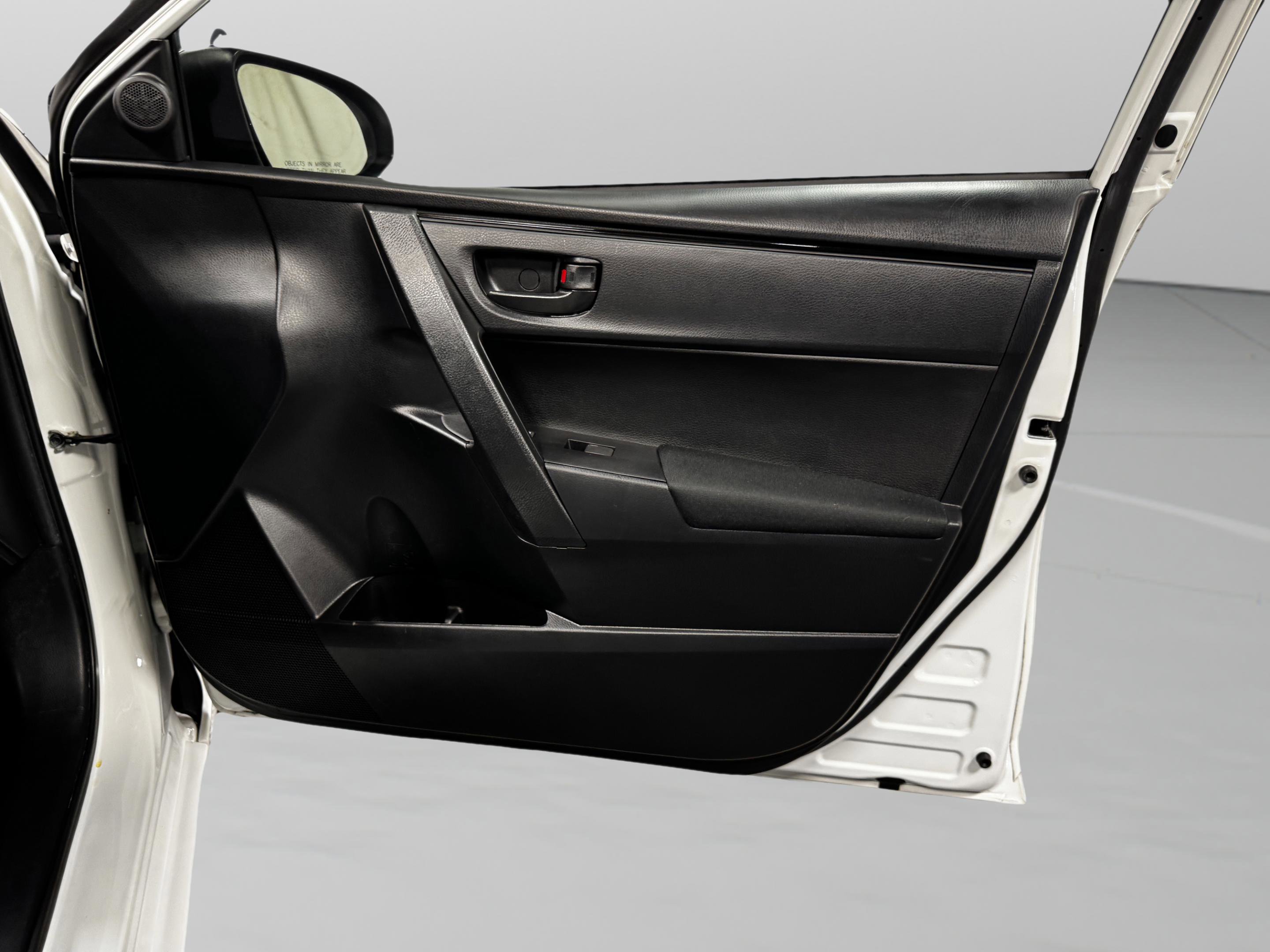 Used 2019 Toyota Corolla L image 27