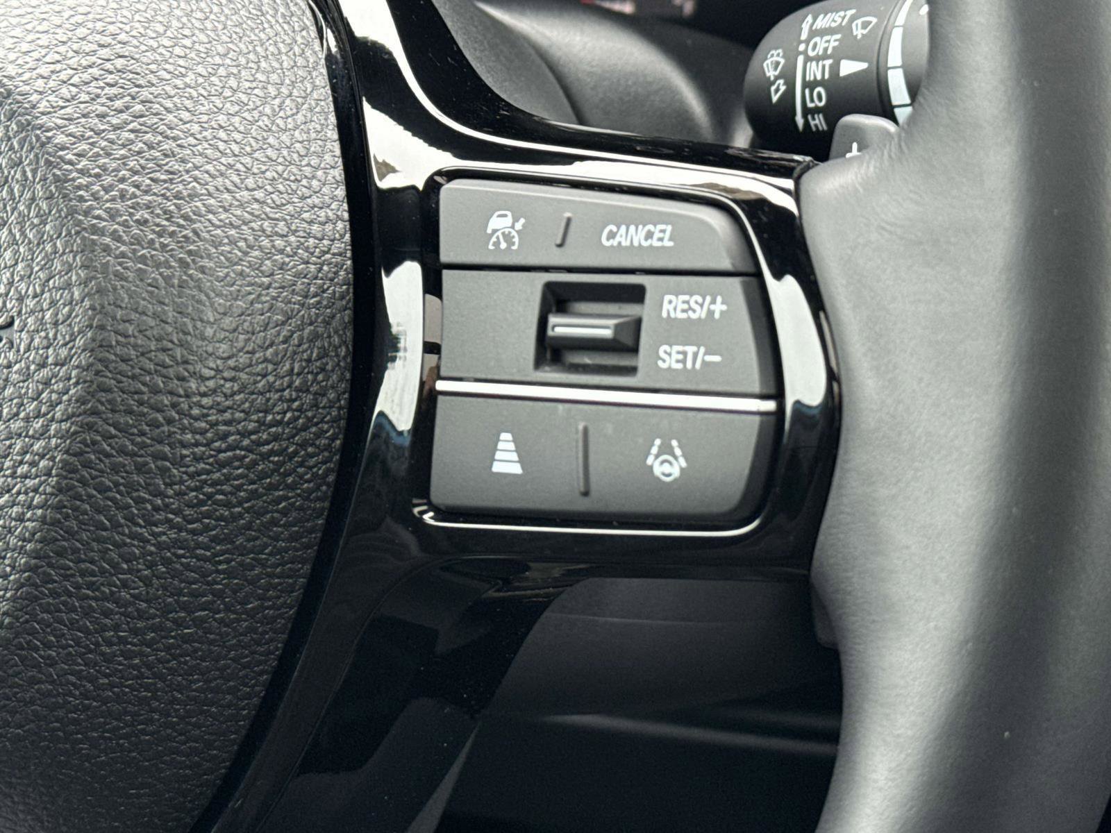 Used 2025 Honda Pilot TrailSport image 9