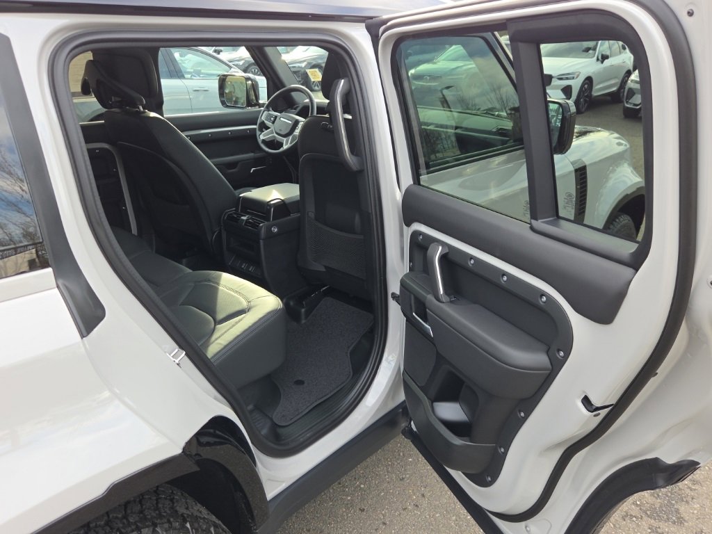 New 2026 Land Rover Defender 110 X-Dynamic SE image 17