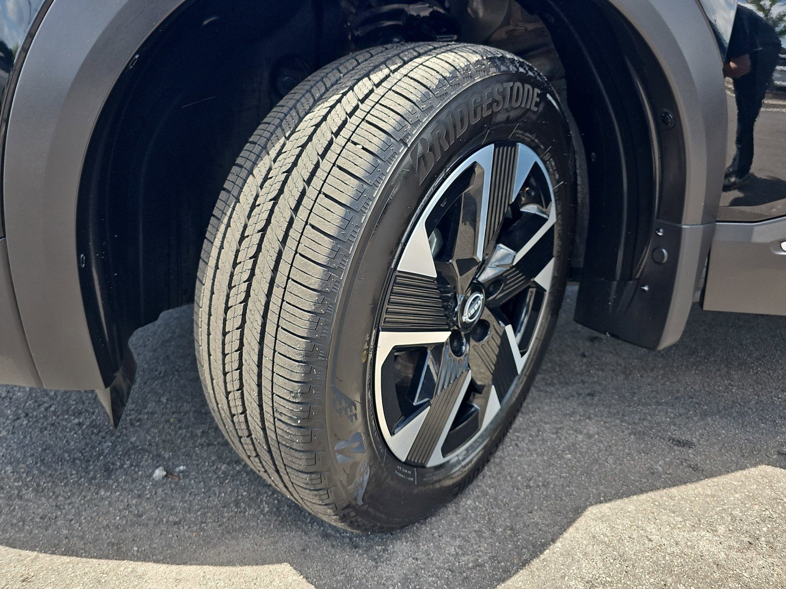 Used 2025 Nissan Kicks SR FWD image 31