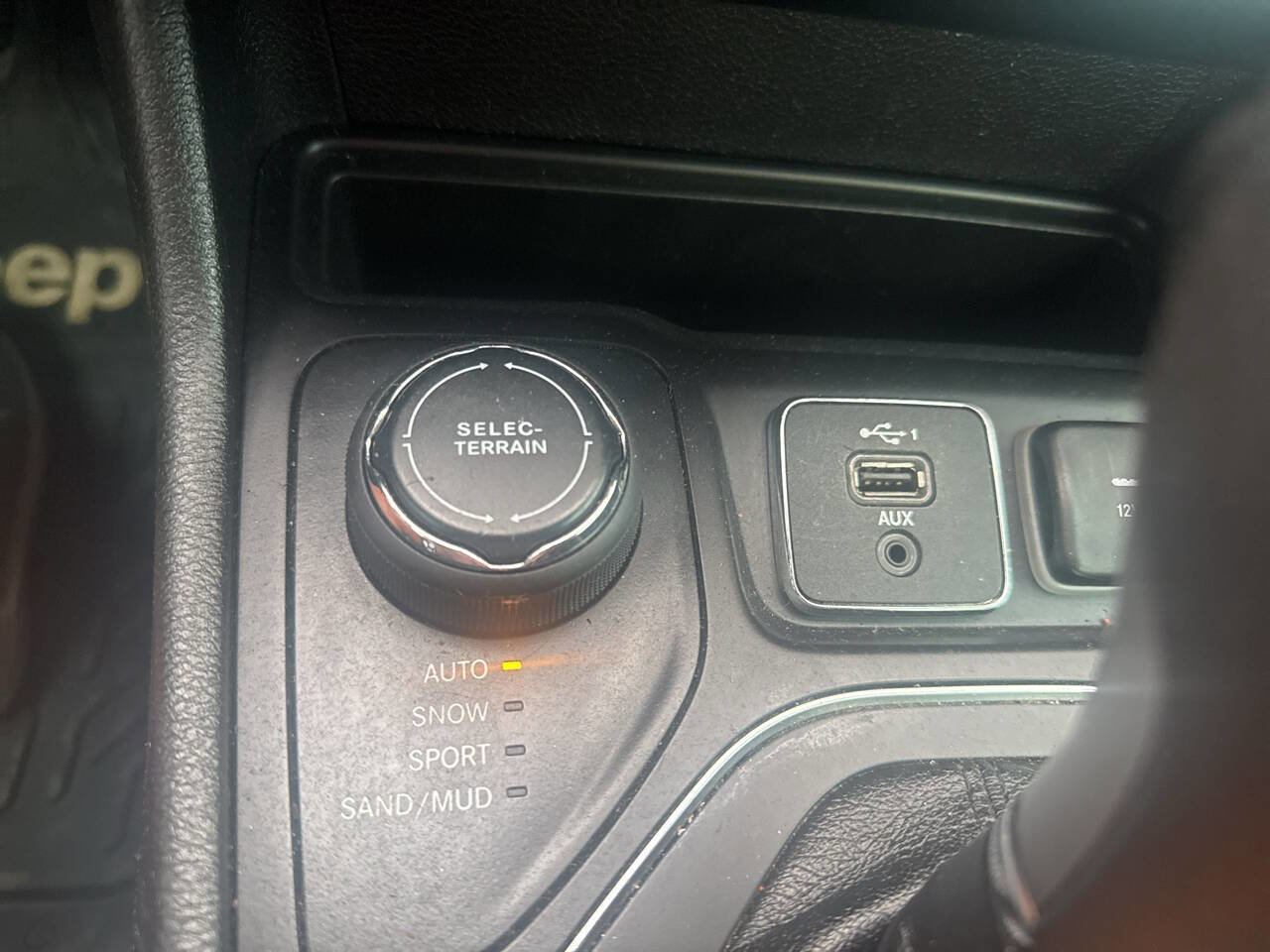 Used 2020 Jeep Cherokee Latitude w/ Cold Weather Group image 43