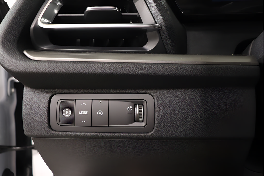 New 2027 Chevrolet Traverse LT w/ Sun and Wheel Package FWD image 19