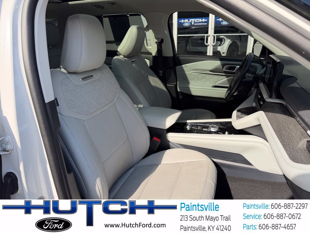 Used 2025 Ford Explorer Platinum w/ Ultimate Package AWD/4WD image 35