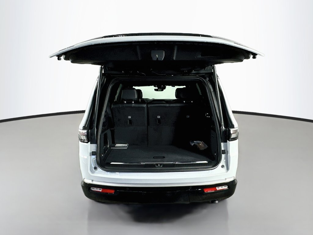 New 2026 Jeep Grand Wagoneer Summit AWD/4WD image 16