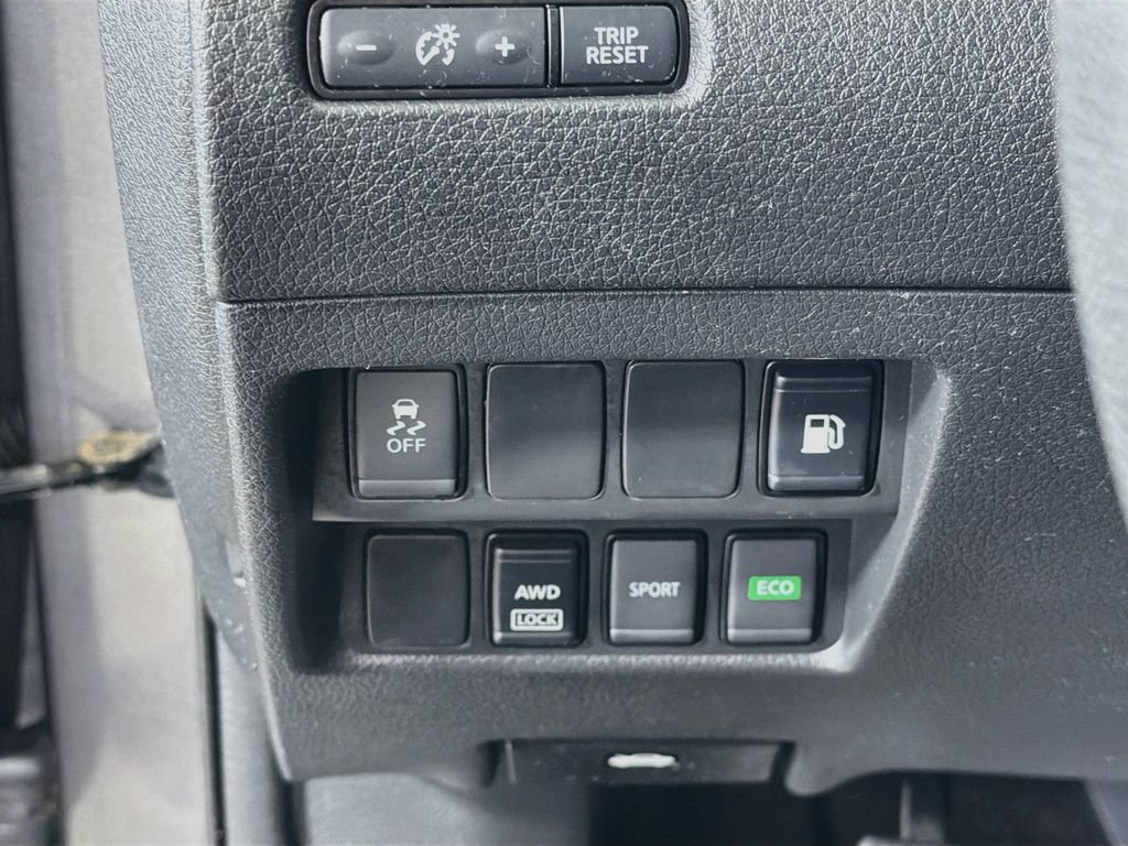 Used 2018 Nissan Rogue S AWD/4WD image 12