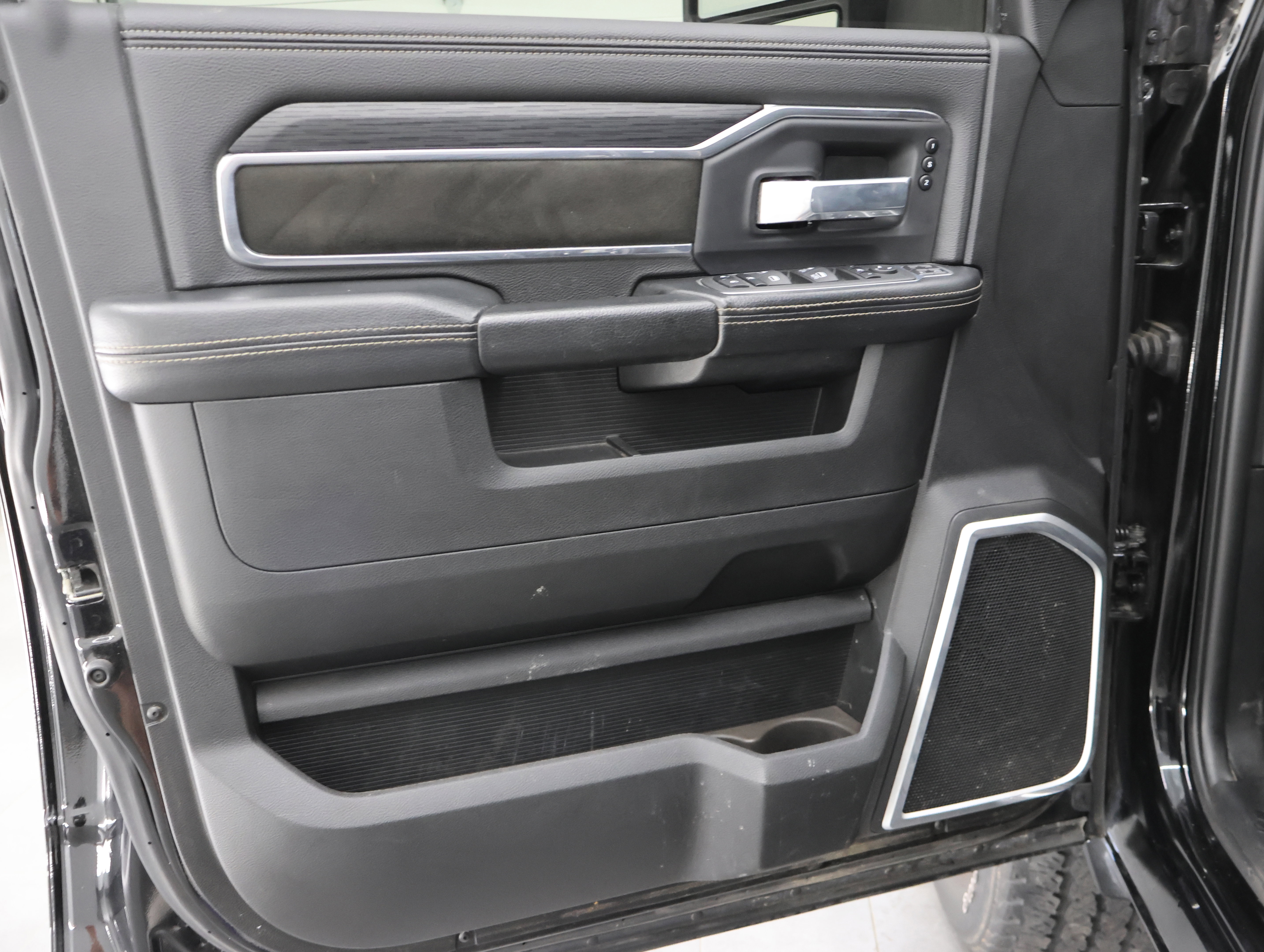 Used 2024 RAM 3500 Laramie w/ Night Edition AWD/4WD image 40