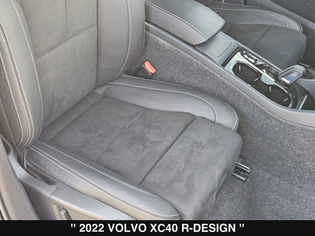 Used 2022 Volvo XC40 T5 R-Design w/ Climate Package image 32