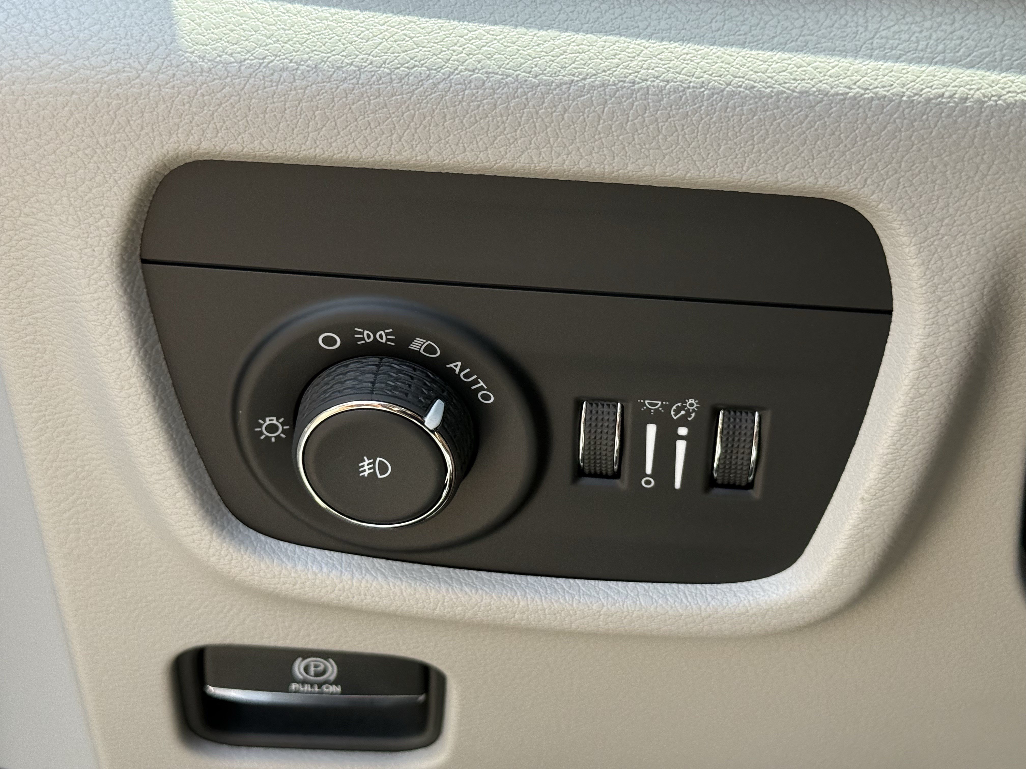 Used 2023 Jeep Grand Cherokee Overland RWD image 25