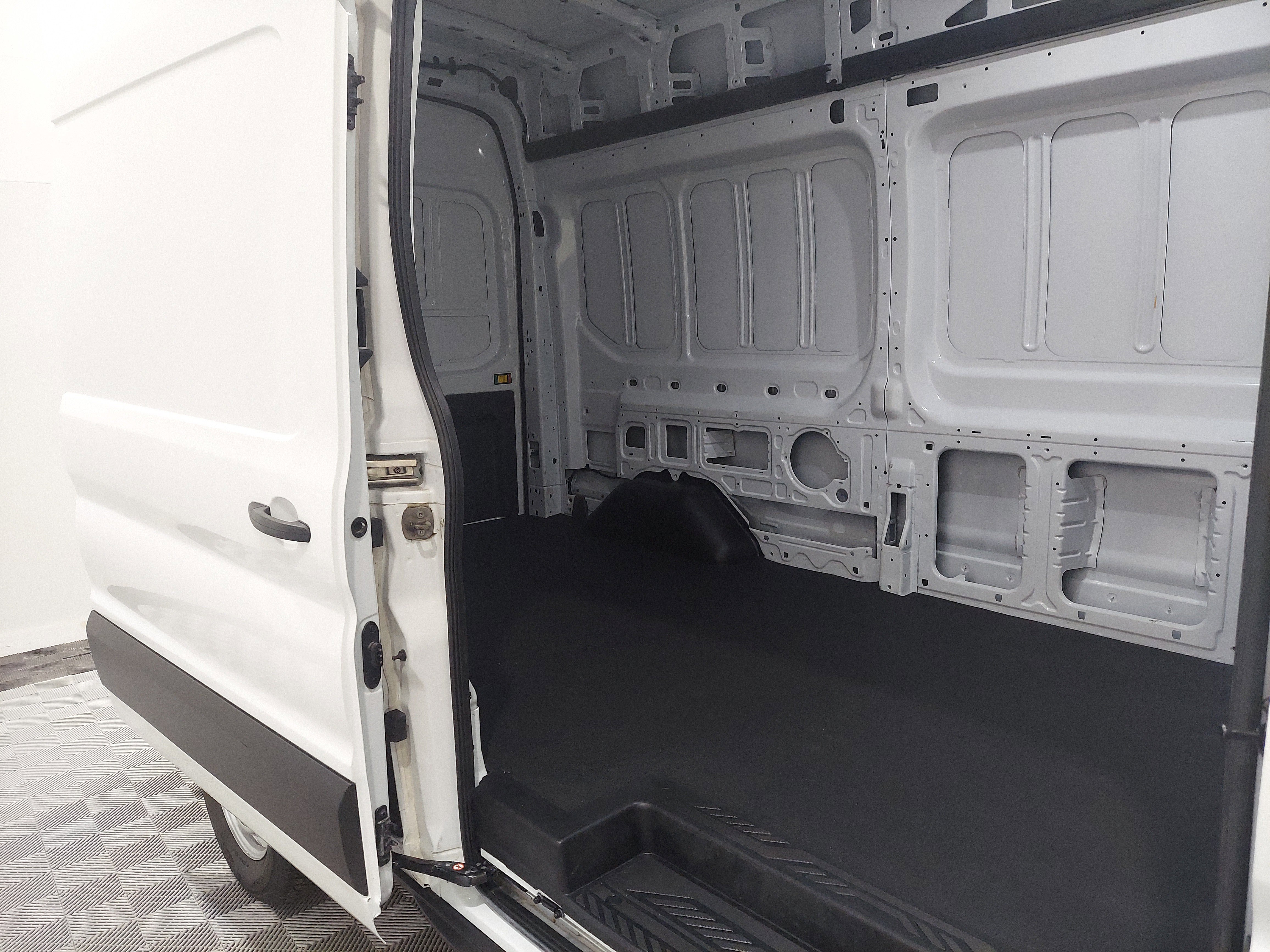 Used 2024 Ford Transit 250 148 High Roof RWD image 13