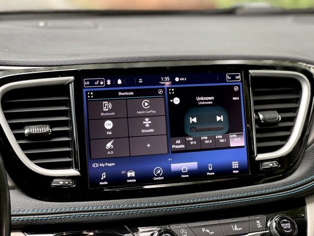 Used 2021 Chrysler Pacifica Touring-L image 43
