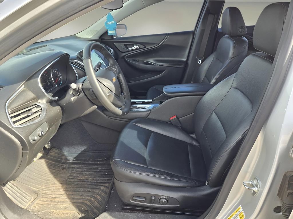 Used 2017 Chevrolet Malibu LT w/ Leather Package image 10