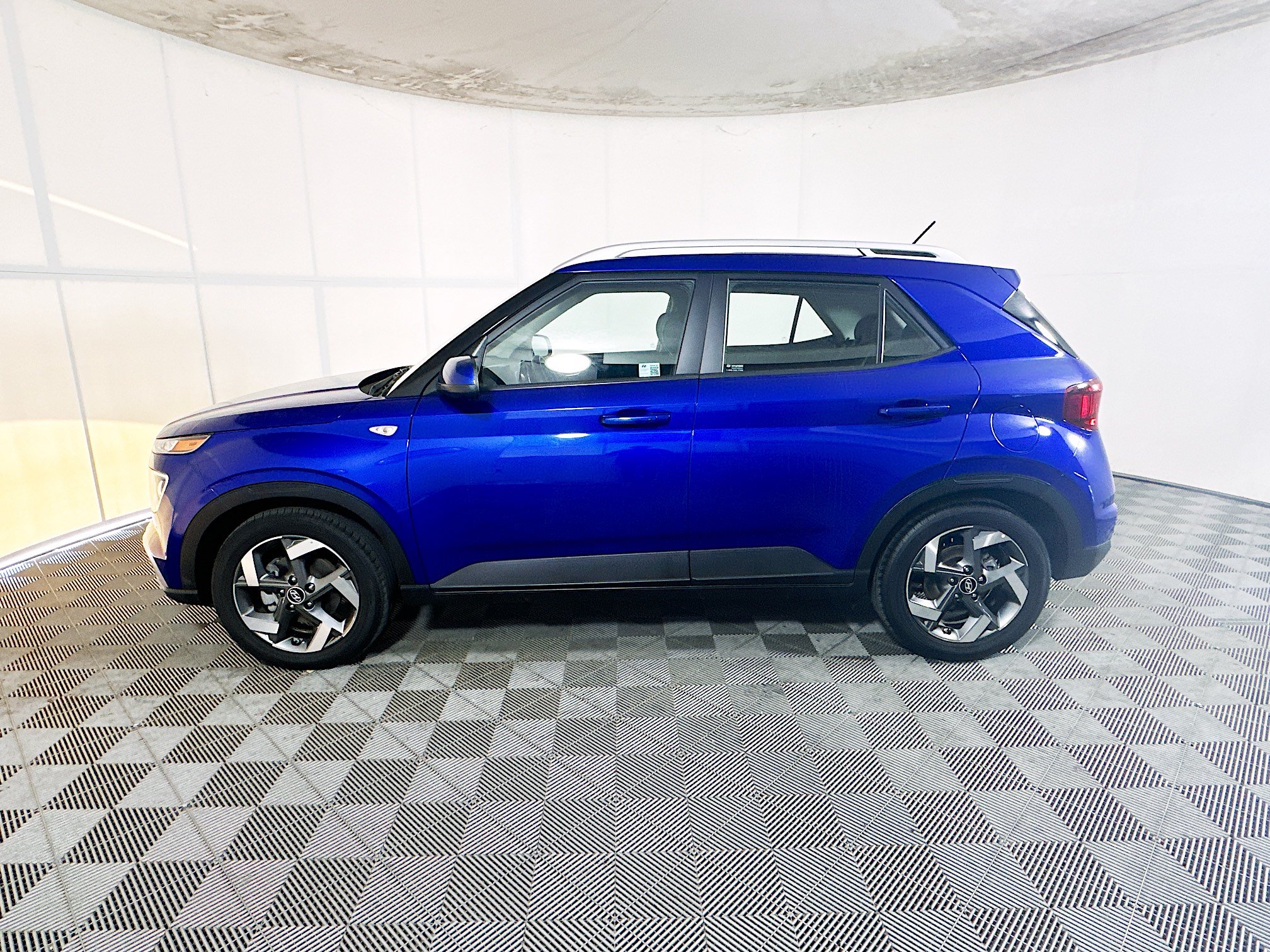 Used 2025 Hyundai Venue SEL FWD image 6