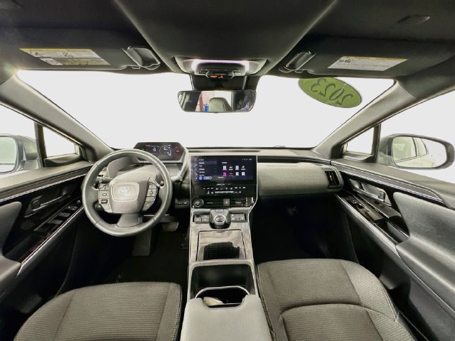 Used 2023 Toyota bZ4X AWD image 3