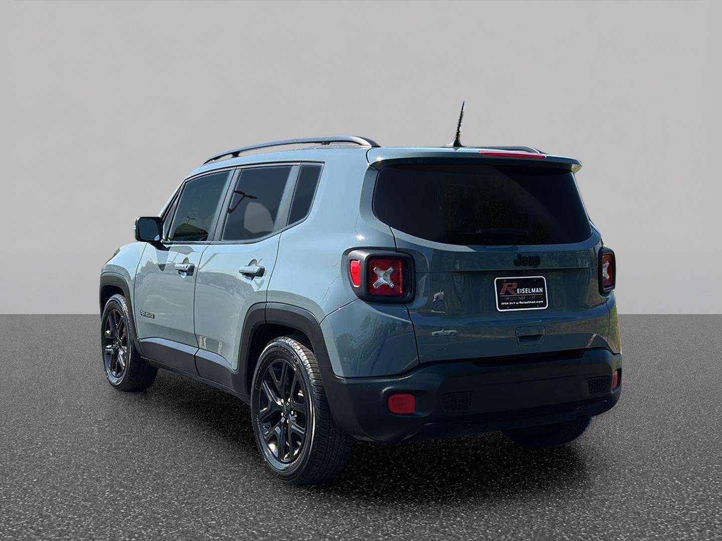 Used 2018 Jeep Renegade Altitude FWD image 3