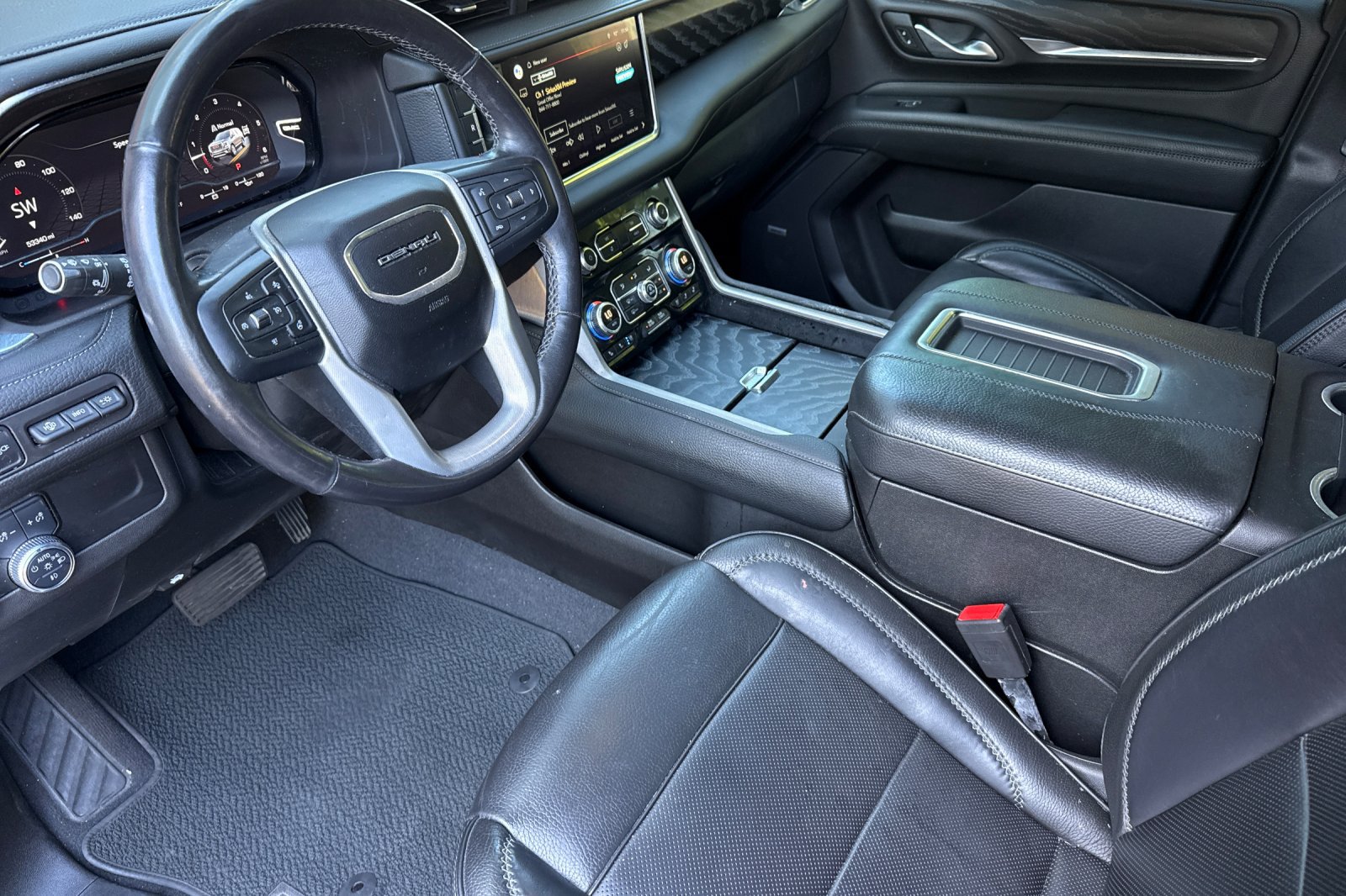 Used 2022 GMC Yukon XL Denali AWD/4WD image 11