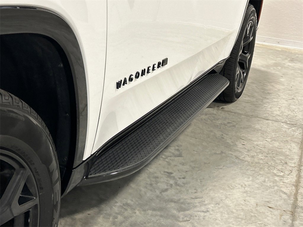 Used 2024 Jeep Wagoneer Series II image 12