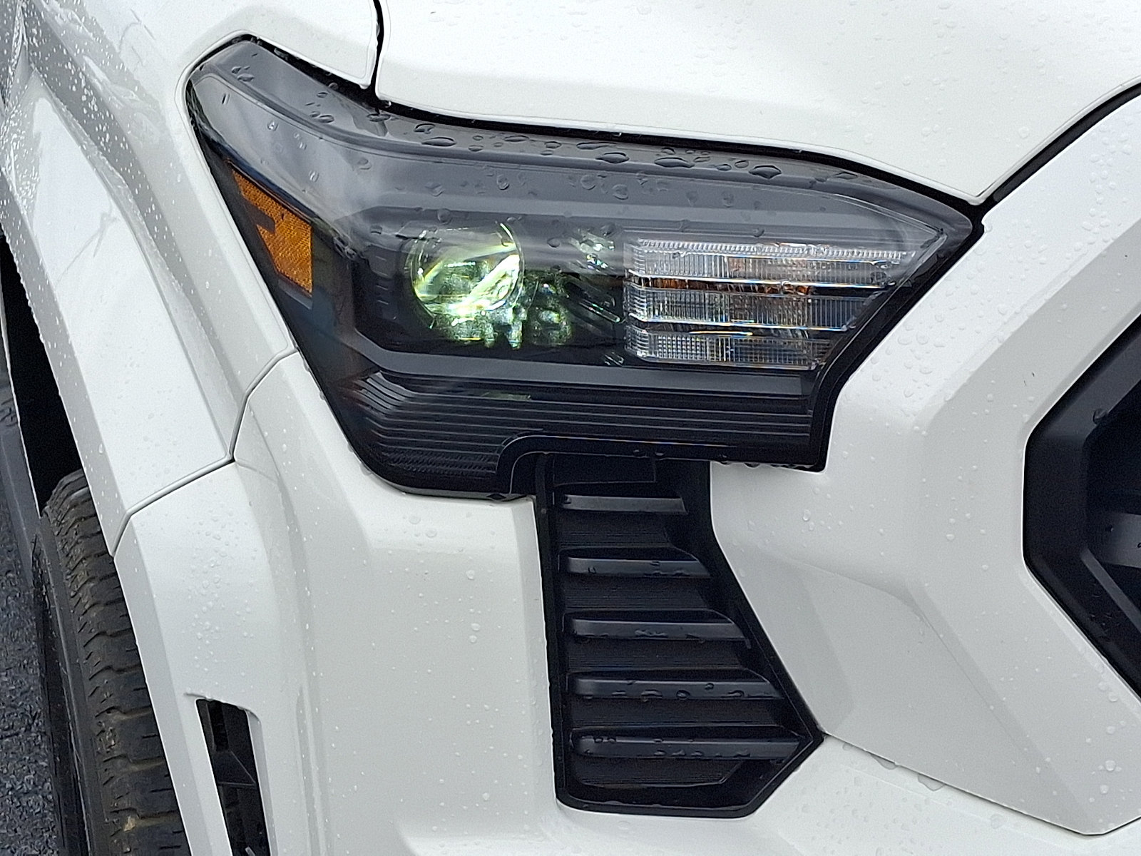 Used 2024 Toyota Tacoma SR5 AWD/4WD image 9