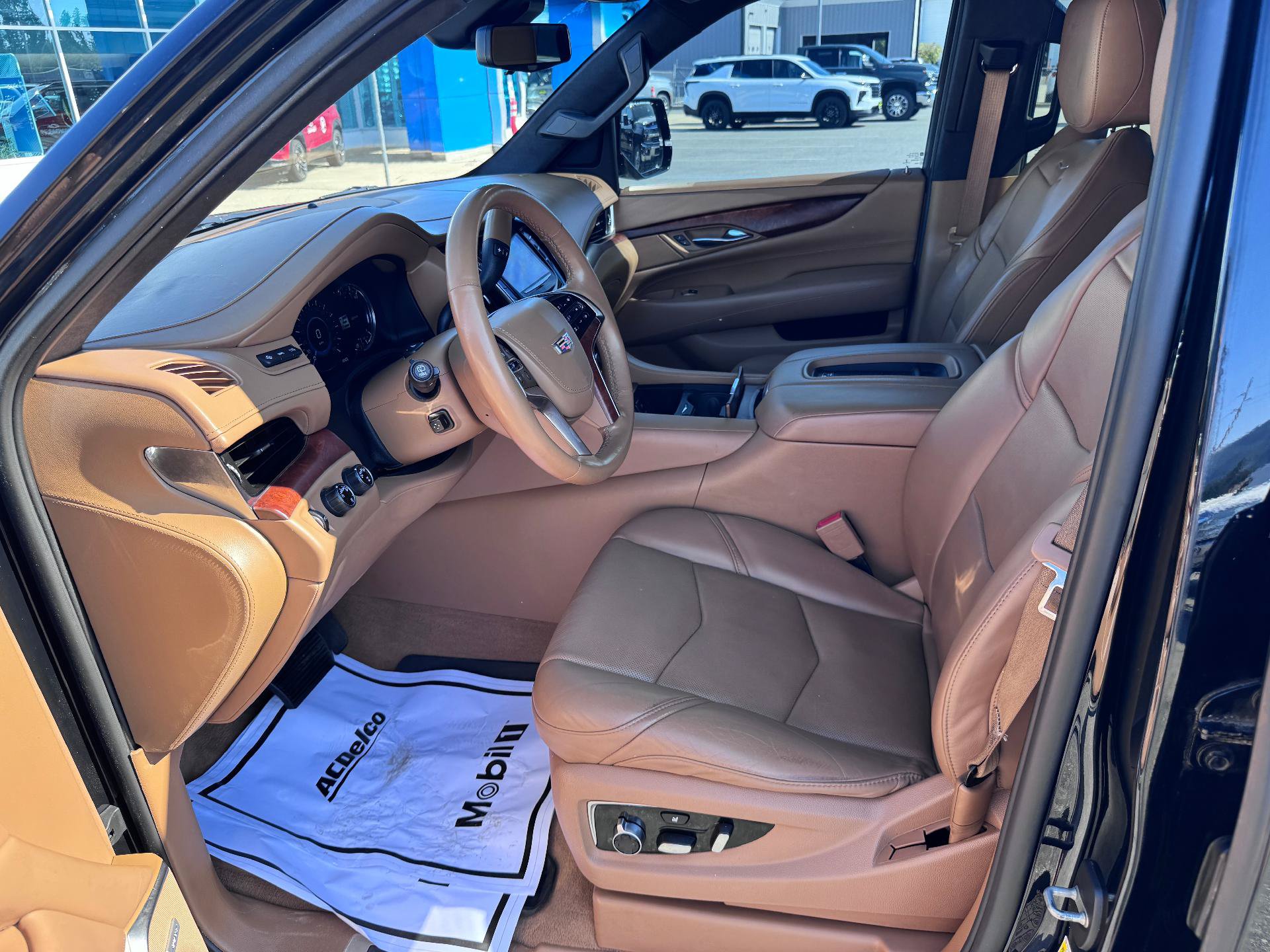 Used 2017 Cadillac Escalade Platinum AWD/4WD image 10