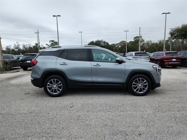 Used 2024 GMC Terrain SLT image 2