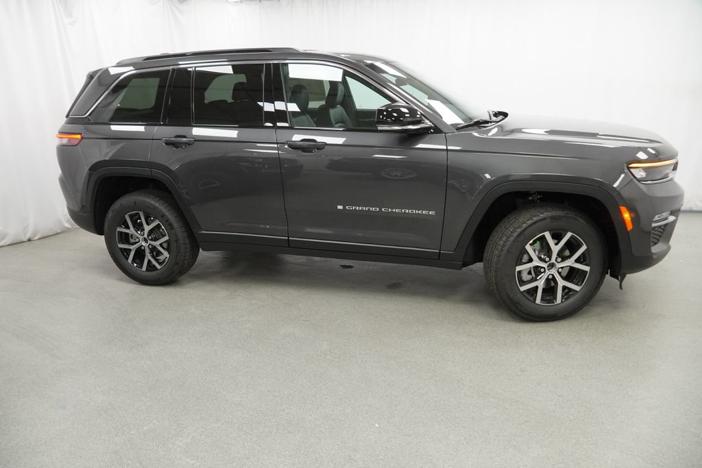 Used 2025 Jeep Grand Cherokee Limited AWD/4WD image 13