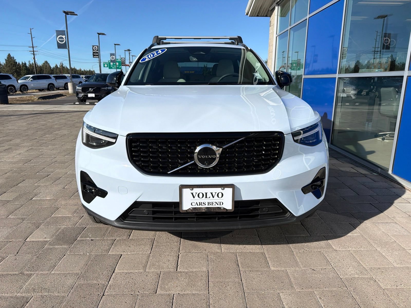 Certified 2024 Volvo XC40 B5 Plus w/ Protection Package Premier AWD/4WD image 3