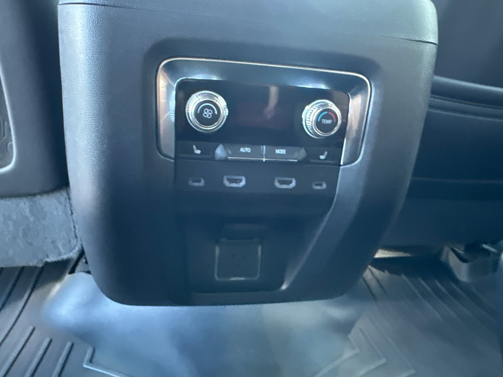 Used 2024 GMC Yukon XL Denali Ultimate AWD/4WD image 22