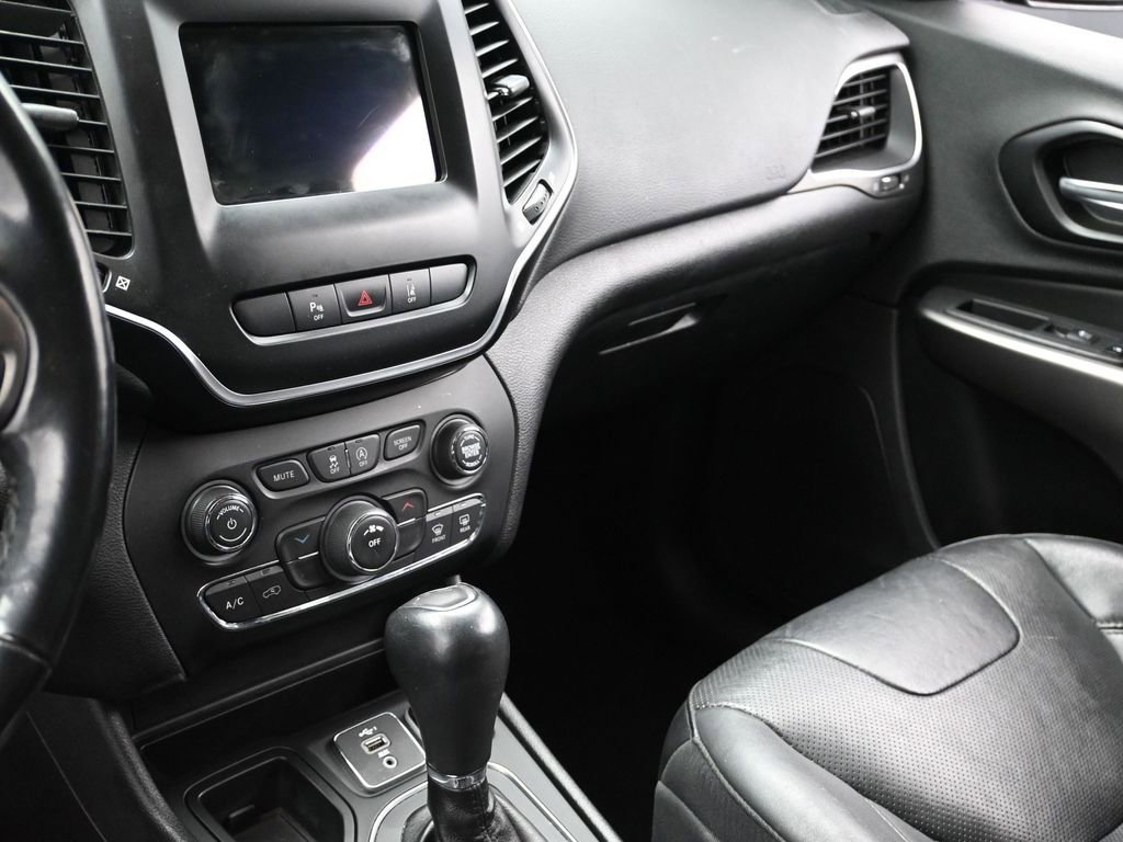 Used 2021 Jeep Cherokee Latitude Lux image 12