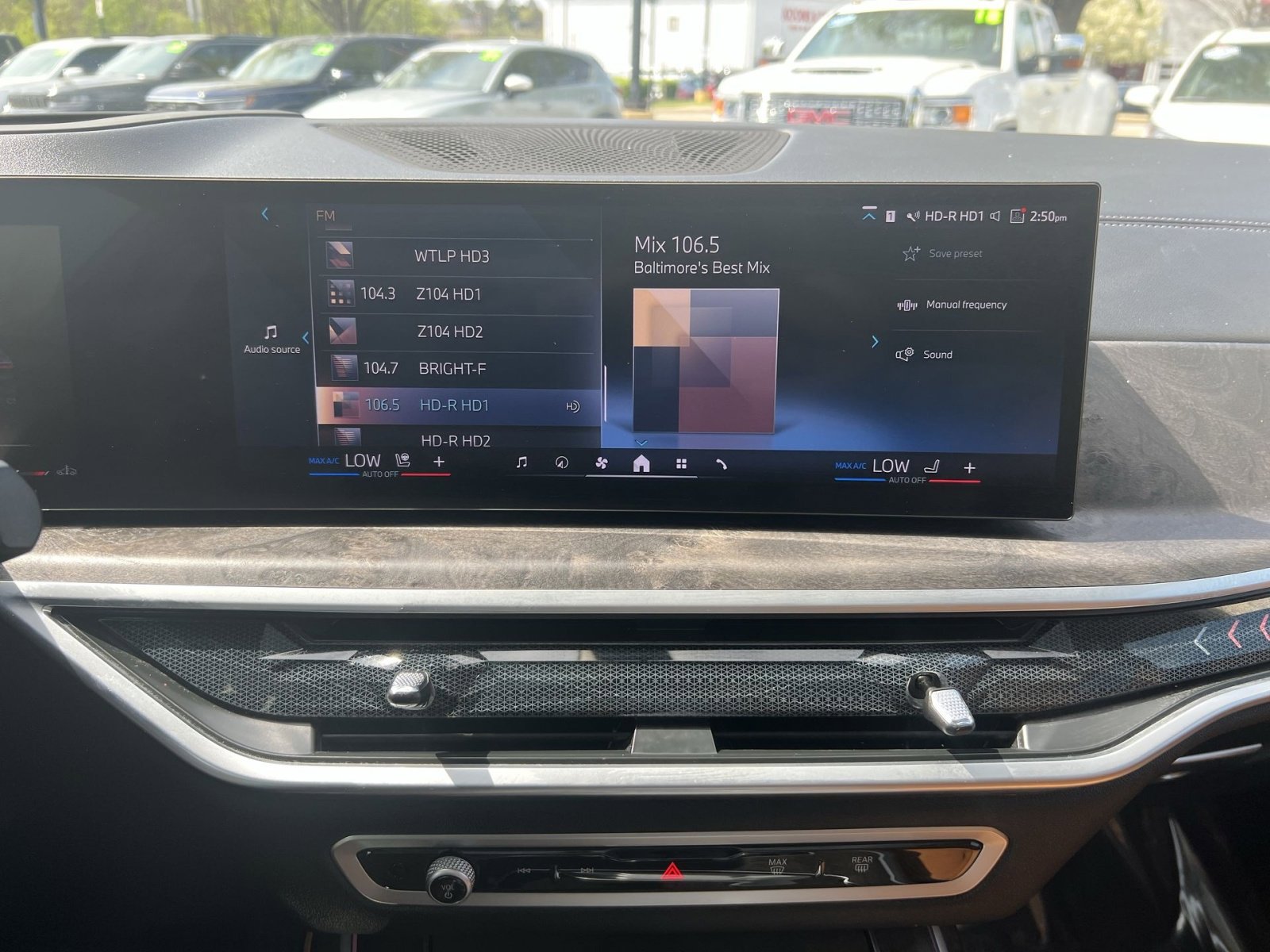 Used 2024 BMW X7 xDrive40i w/ Premium Package image 26