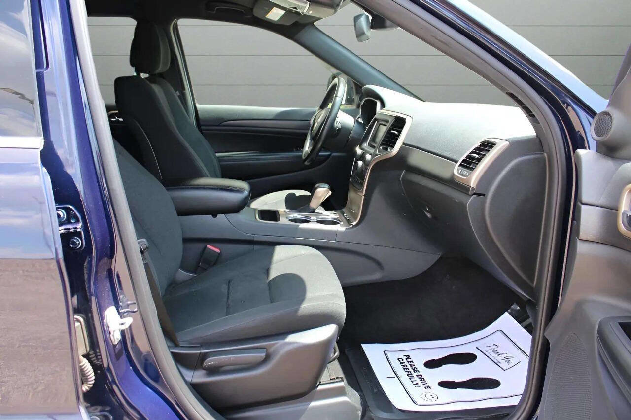 Used 2016 Jeep Grand Cherokee Laredo w/ Quick Order Package 23E AWD/4WD image 17
