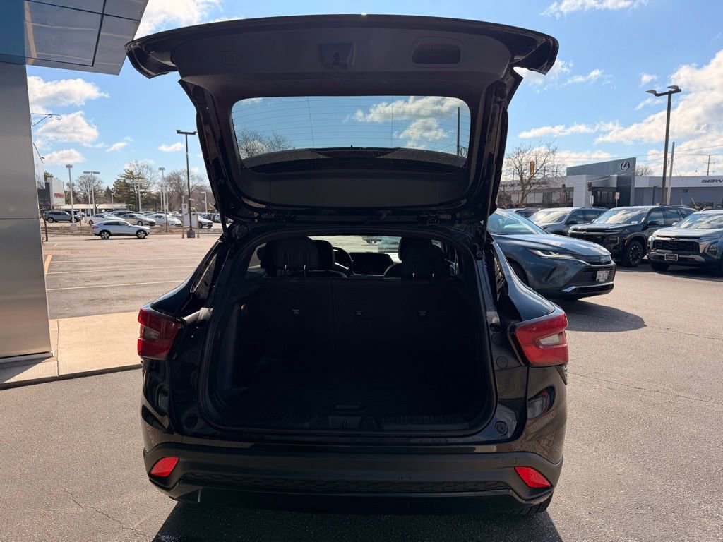 Used 2024 Chevrolet Trax RS w/ Sunroof Package image 7