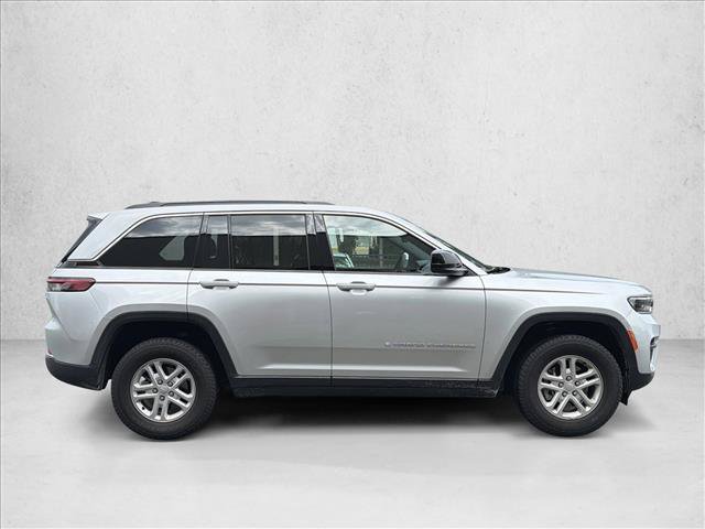 Used 2024 Jeep Grand Cherokee Laredo w/ Luxury Tech Group I AWD/4WD video 4